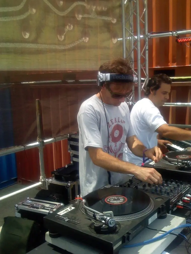 Sam Cutri performing with vinyl turntables and a live keyboard player